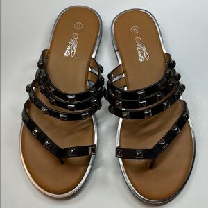 Mata Studded Thong Sandals Black Flat Slip On Casual Summer Shoes Womens Size 6
